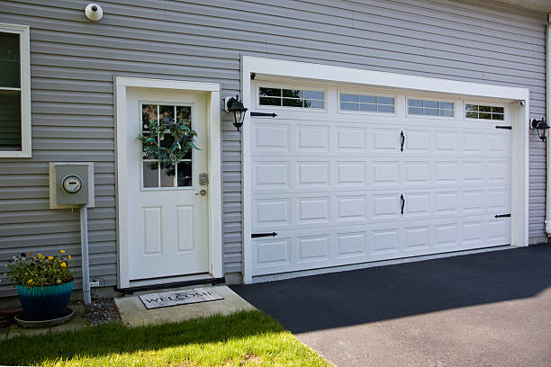 24/7 Emergency Garage Door Panel Replacement experts in Lampasas County County, TX